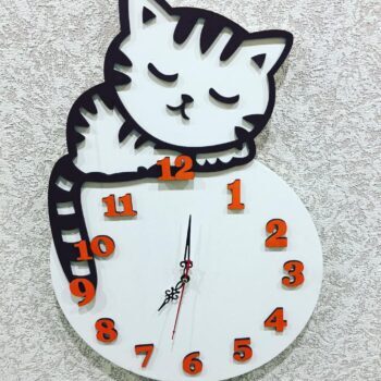 Часы с котиком