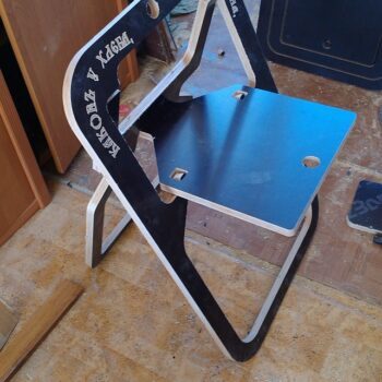 Складной стул от Лео Салома