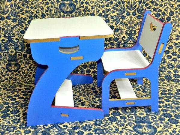 Детский стульчик и столик